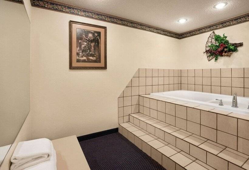 Люкс, Travelodge By Wyndham Fort Scott