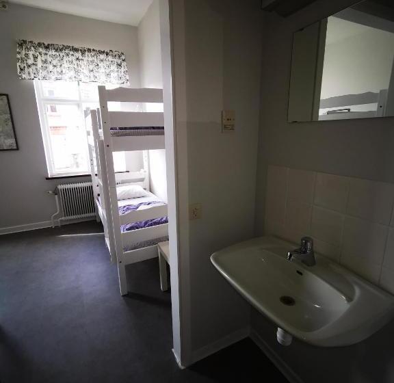 اتاق چهار تخته با دستشویی مشترک, åhus B&b Och Vandrarhem