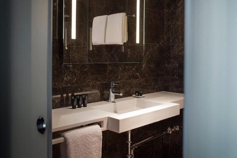 غرفة قياسية سرير كينج, Ac Hotel By Marriott Santiago Costanera Center