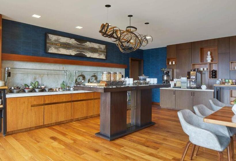 Номер Клуб Кровать Кинг, Renaissance Dallas At Plano Legacy West