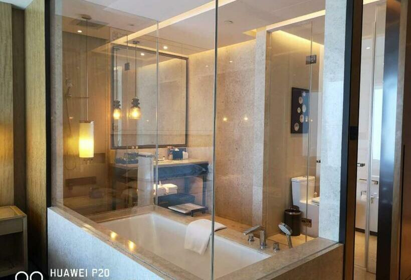 Номер Deluxe Вид на Город, Sheraton Zibo