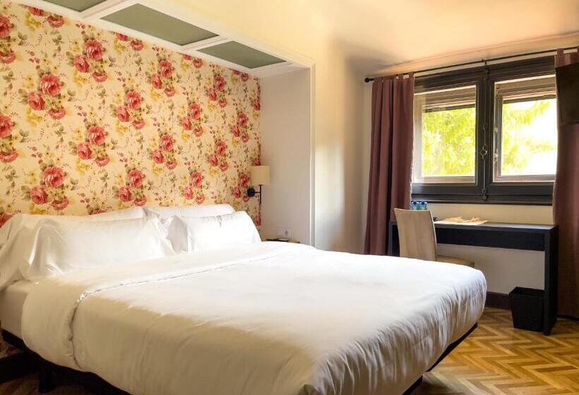 Номер Deluxe, Angelats Hotel   A Signature Boutique