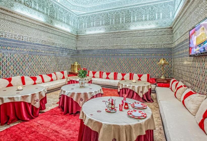 اتاق لوکس با بالکن, Riad Dar Essalam