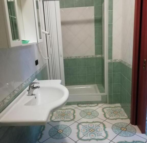 Стандартный внешний трехместный номер с ванной комнатой, Villa Giannina