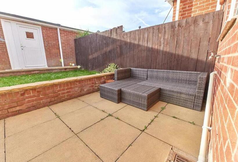 منزل غرفة نوم واحدة, Cosford House   2 Bedroom