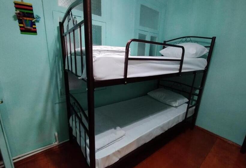 共用房间的床, Sweet Home Hostel