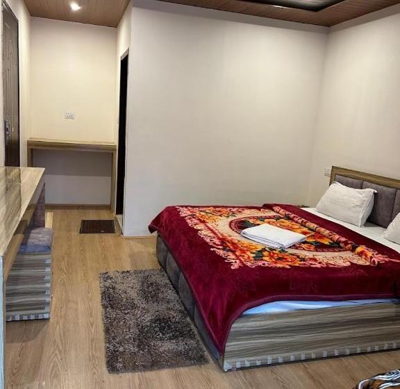 디럭스 4인 룸, Kedar Valley Resorts Kedarnath
