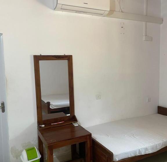 Номер Стандарт, Bhawana Canal View Resort