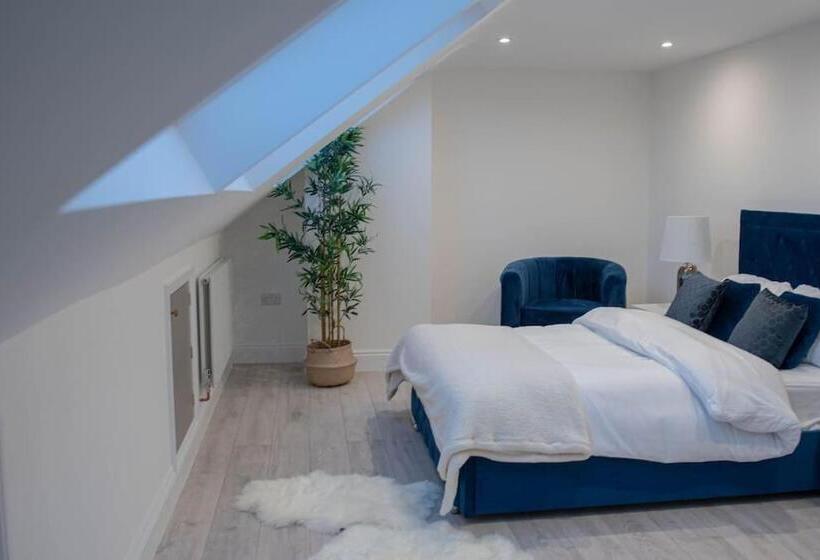 Апартаменты 1 Спальня, Stylish Skylight Room In A Luxury House