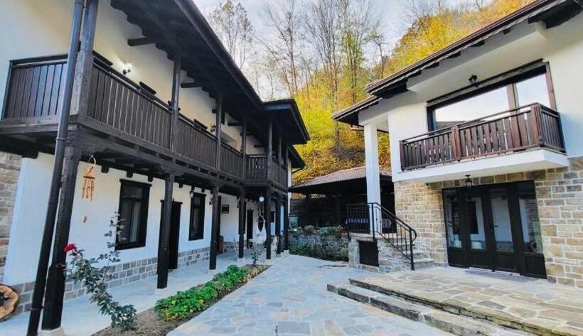 Дом 1 Спальня, Verta House