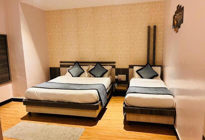 Трехместный Номер Deluxe, Kiara Eshosans Palace
