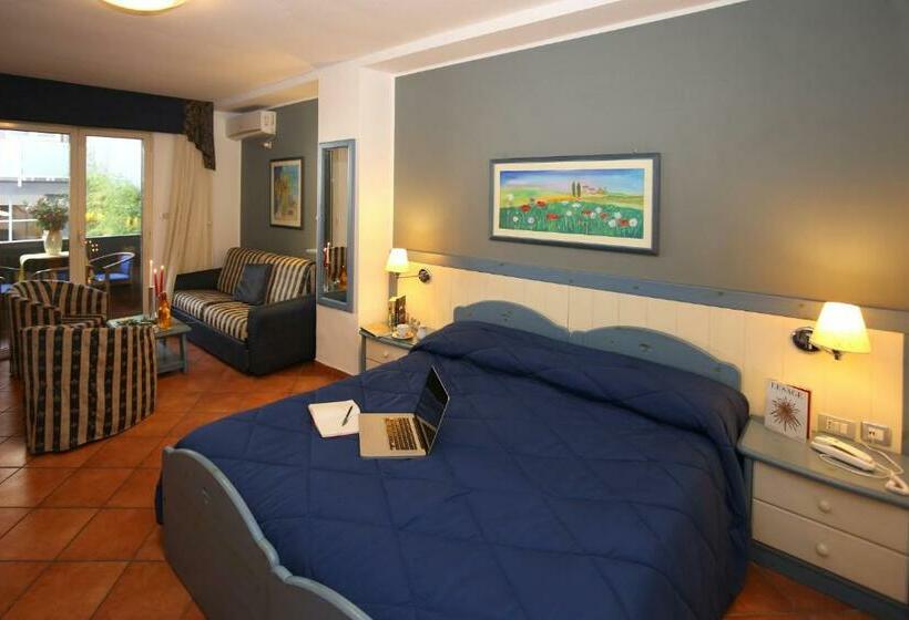 Полулюкс с Балконом, Albergo Del Pino
