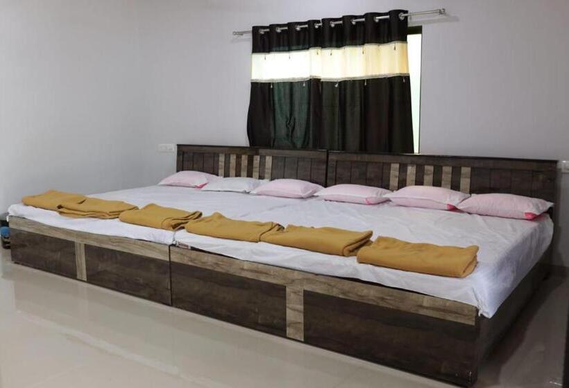 家庭间, Nupur Asmi Farmhouse
