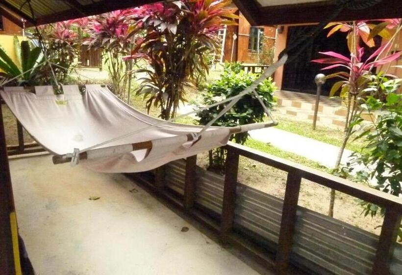 اتاق استاندارد با چشم‌انداز باغ, Cheers Garden Chalet