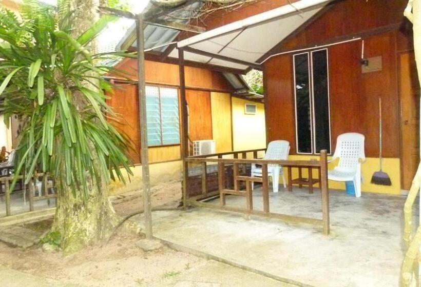 اتاق استاندارد سه تخته با بالکن, Cheers Garden Chalet