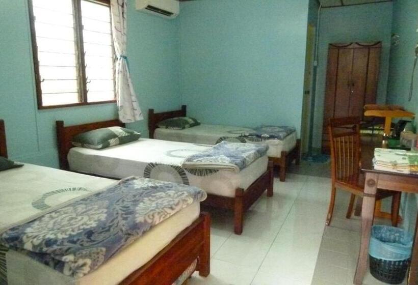 اتاق استاندارد سه تخته با بالکن, Cheers Garden Chalet