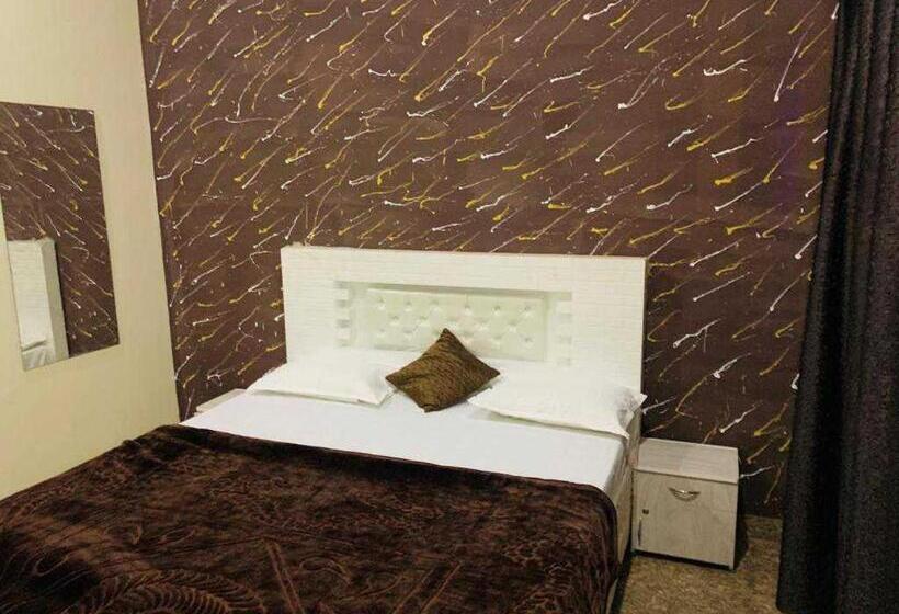 Трехместный Номер Классика, Pop Raj Hotel Oyo