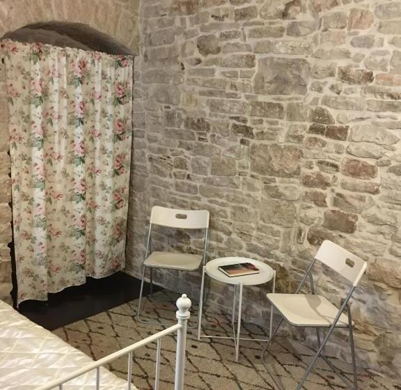 اتاق استاندارد, La Petite Maison
