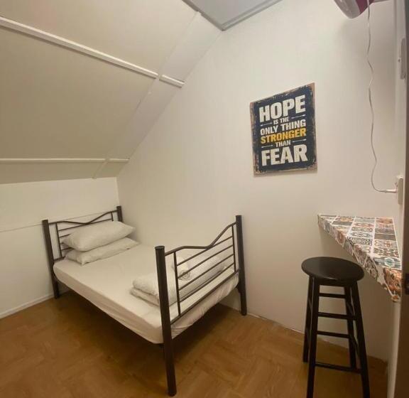 اتاق اکونومی یک تخته, Hikers Sleep Port Guesthouse