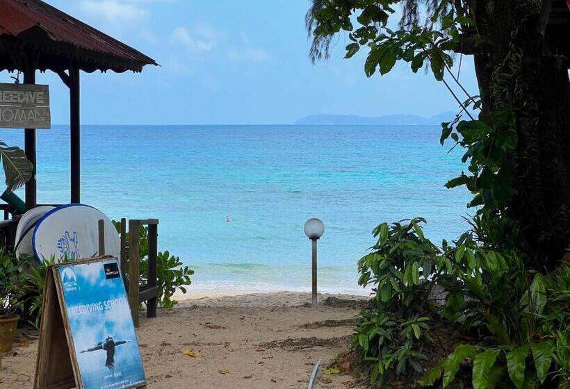 اتاق استاندارد چهار تخته با چشم‌انداز دریا, Swiss Cottage Tioman