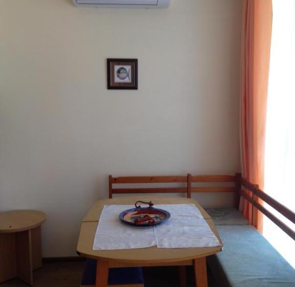 Estúdio Estandar com Sacada, Guest House Sng
