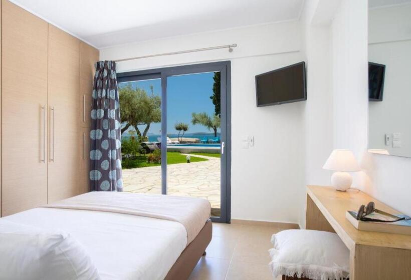 דירת שלושה חדרים, Agni Suites