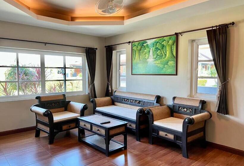 خانه 3 خوابه, Benwadee Resort Pattaya