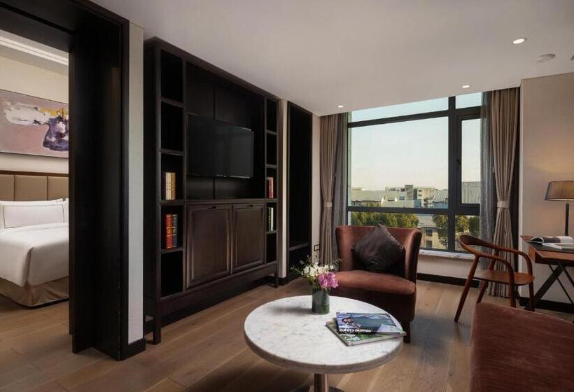 سوییت جونیور, Doubletree By Hilton Shanghai Hongqiao