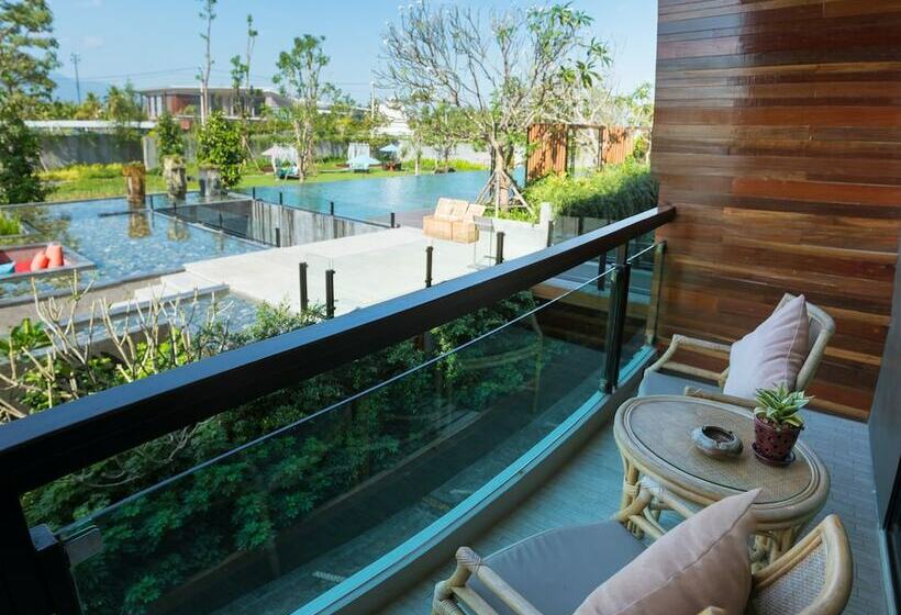 Номер Deluxe с Балконом, North Hill City Resort  Sha Extra Plus