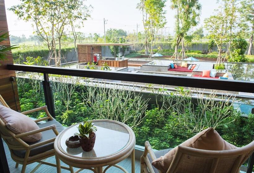 Номер Deluxe с Балконом, North Hill City Resort  Sha Extra Plus