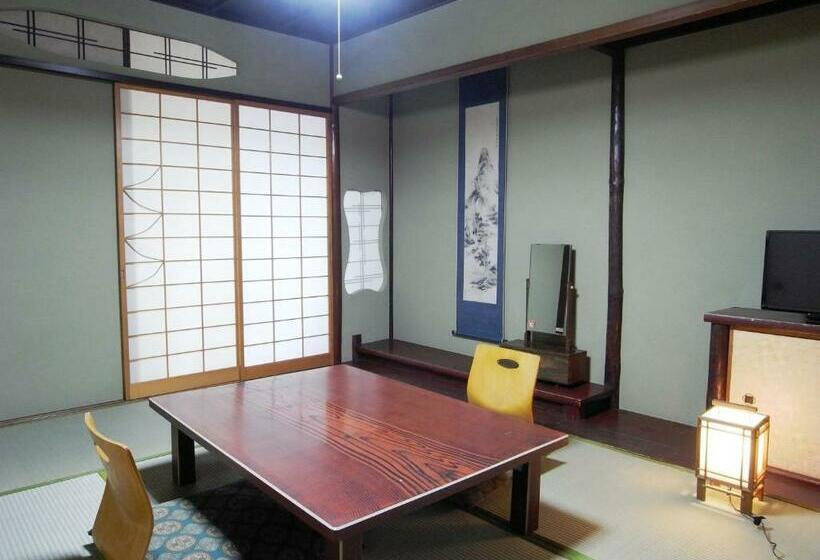 Номер Economy с общей ванной комнатой, Ryokan Yamamuro