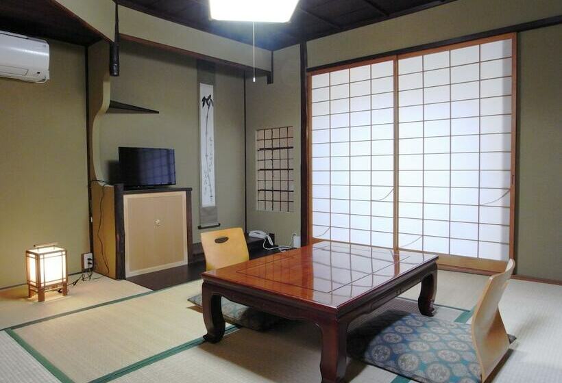 Номер Economy с общей ванной комнатой, Ryokan Yamamuro