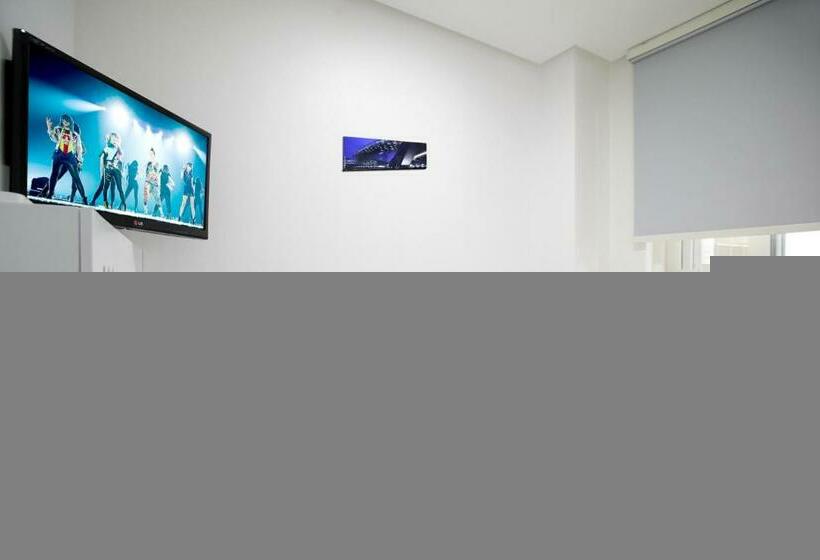 Номер Economy, K Pop Hotel Seoul Tower
