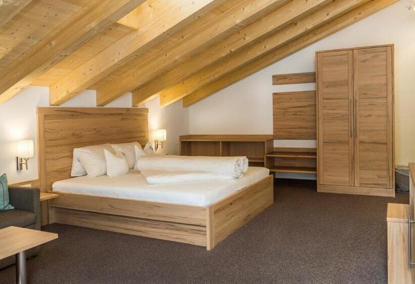 발코니가 있는 4인용 스탠다드 룸, Alpinhotel Monte Superior   Silvretta Card Premium Betrieb