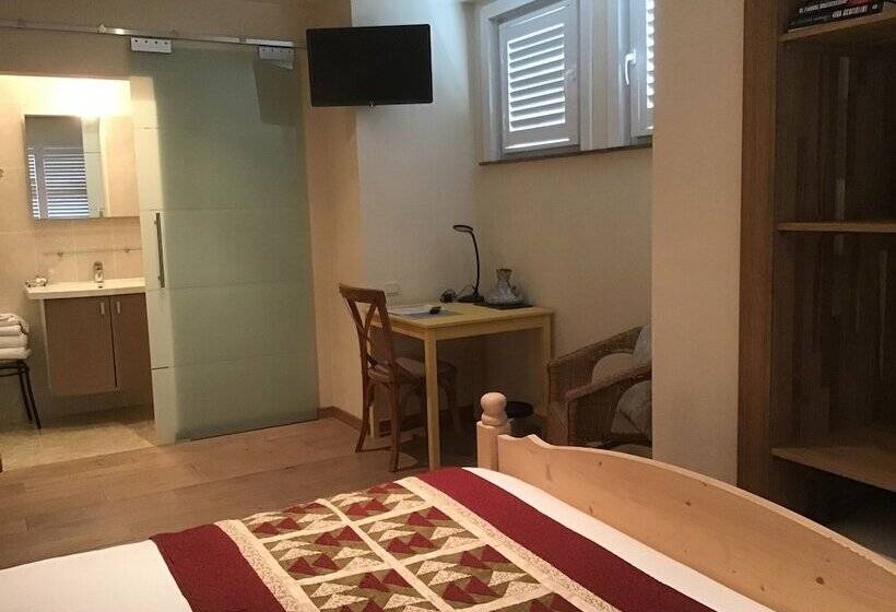 标准间, B&b Wisteria