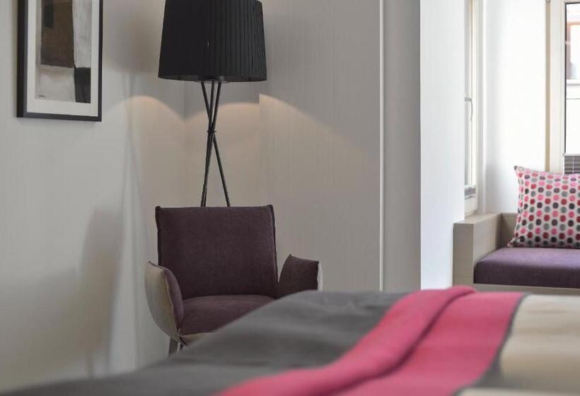 Comfort room with balcony, Quality Hosts Arlberg   Hotel Goldenes Kreuz B&b