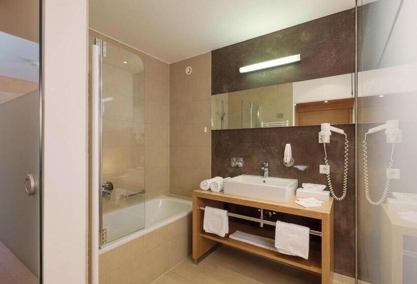 Полулюкс с Балконом, Quality Hosts Arlberg   Hotel Goldenes Kreuz B&b