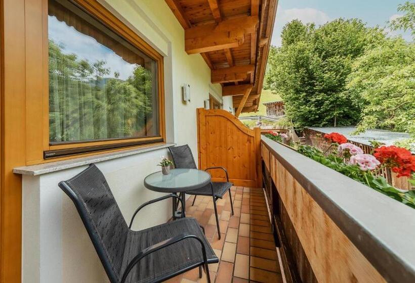 Номер Стандарт с Балконом, Kräuterhotel Hochzillertal