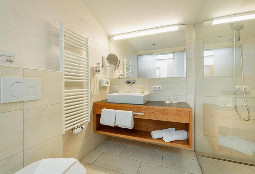 Трехместный Номер Superior, Kräuterhotel Hochzillertal