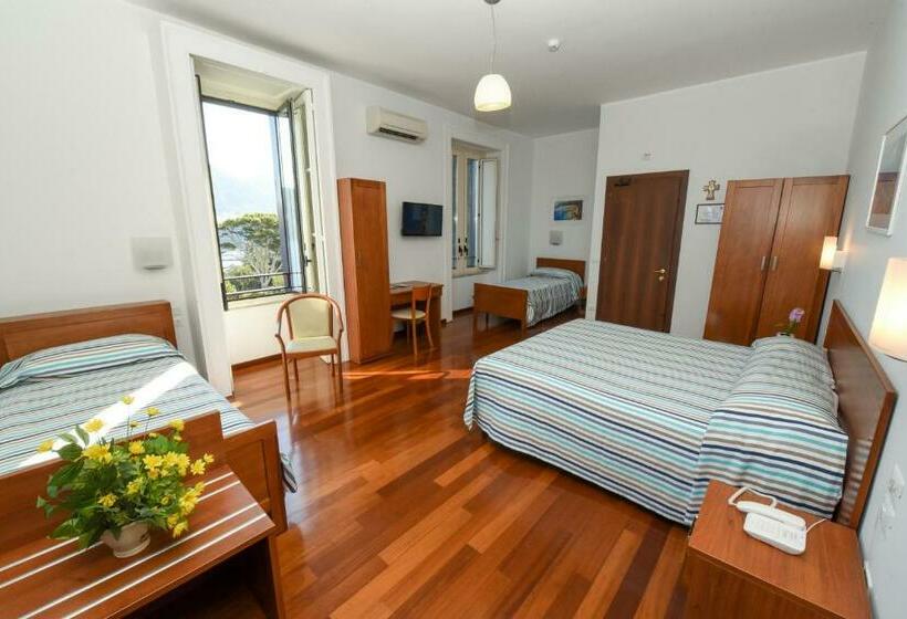 اتاق استاندارد چهار تخته, Villa Crawford