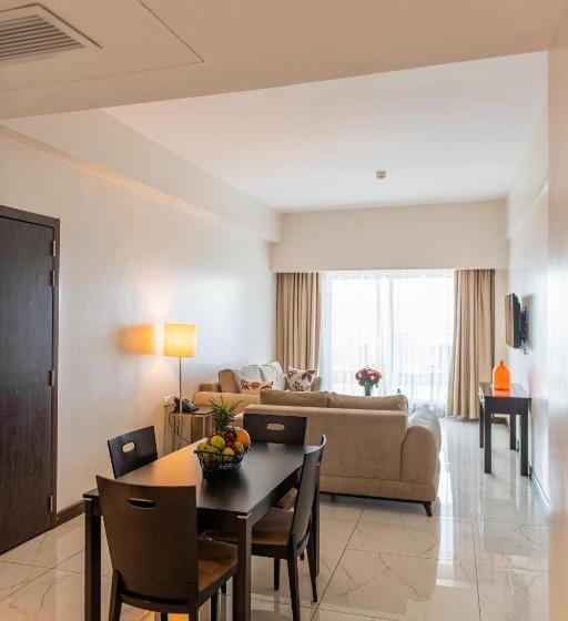 سوئیت با بالکن, Acacia Premier