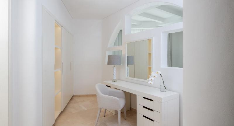 اتاق استاندارد, Anantara Santorini Abu Dhabi Retreat Adults Only