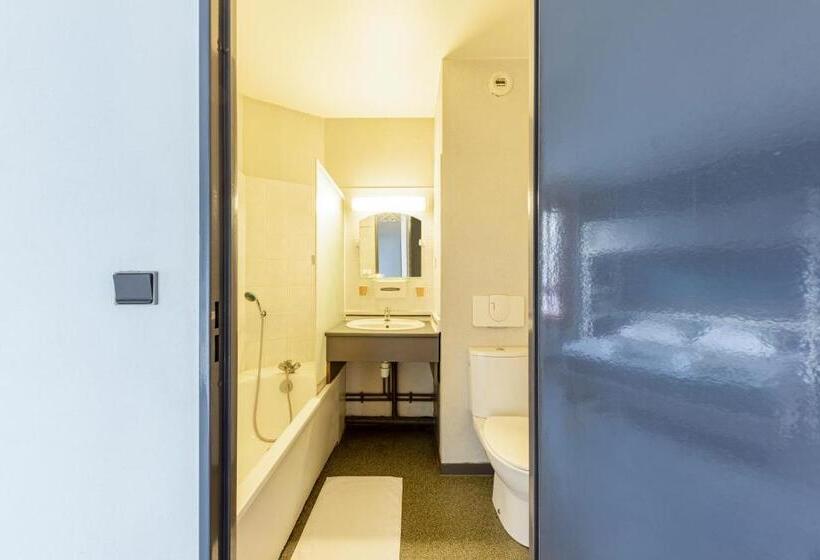 Четырехместный Номер Классик, Hôtel La Nonette Asterix, Cdg Airport & Paris Centre