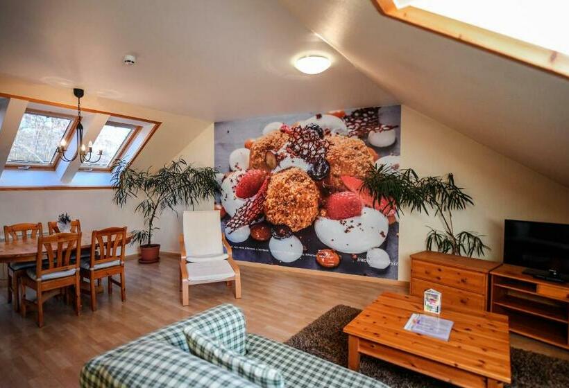 דירת משפחה, Imola Udvarház Dessert