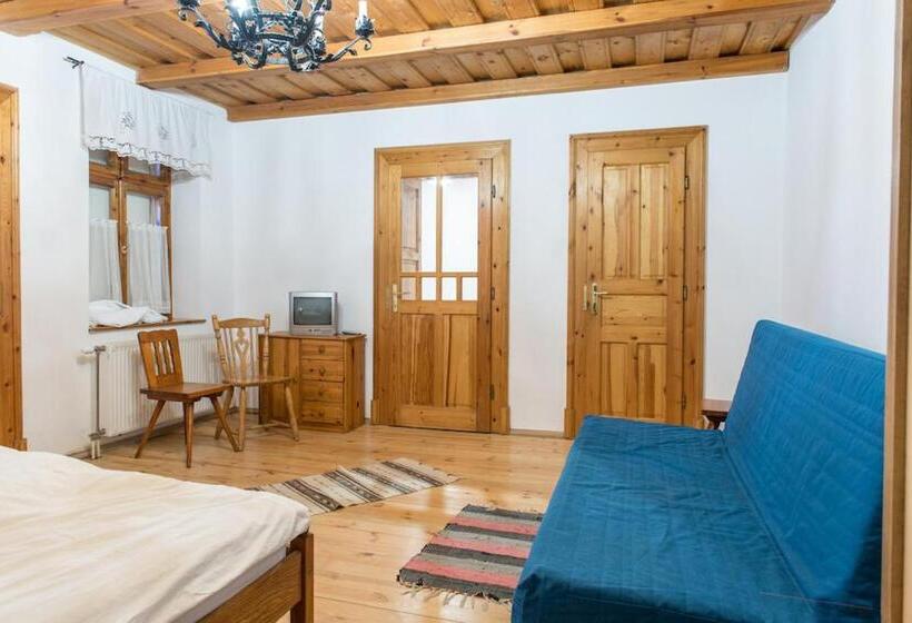 דירת חדר, Rácz Fogadó