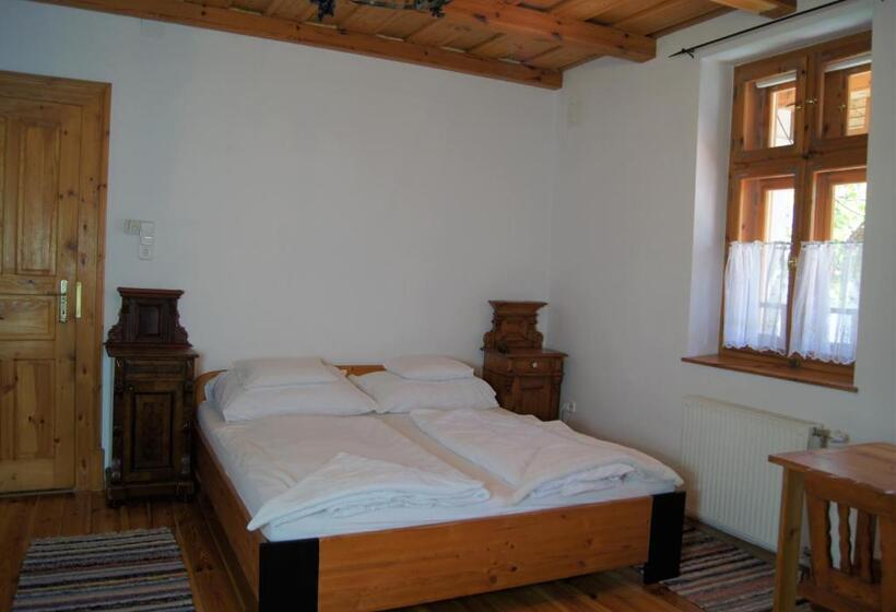 דירת שני חדרים, Rácz Fogadó