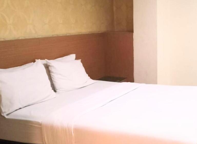 디럭스 룸, Capital Hotel Makassar