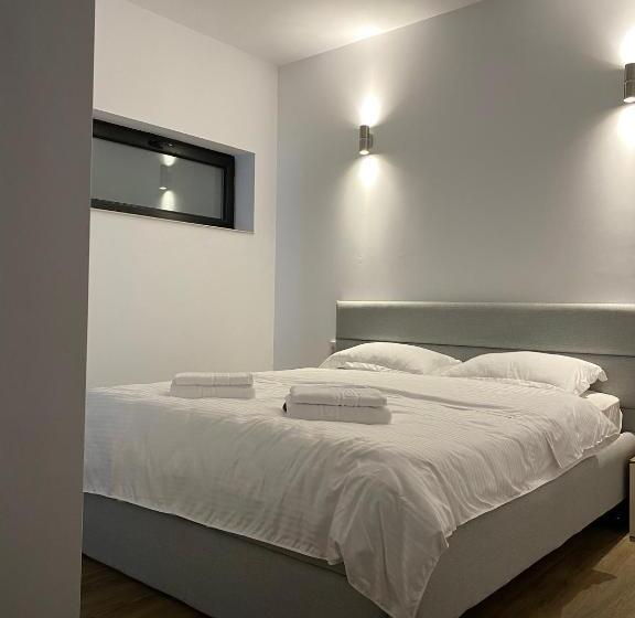 اتاق استاندارد, Modern House
