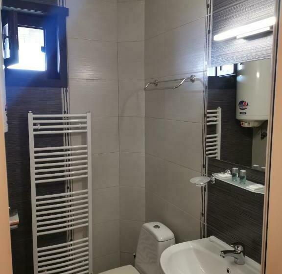 Студио Стандарт Вид на Бассейн, Family Hotel Arbanashka Sreshta