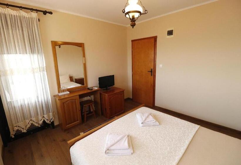 Quarto Estandar com Sacada, Family Hotel Arbanashka Sreshta